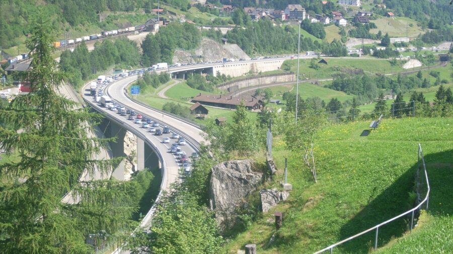 Gotthard Staumanagement nach der Öffnung des Gotthardpasses